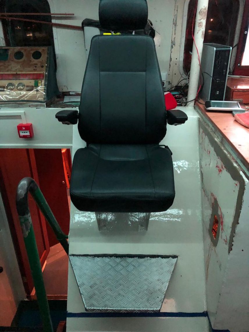 EBLO sponsort verbouwing stuurhuis met 2 UnitedSeats stoelen