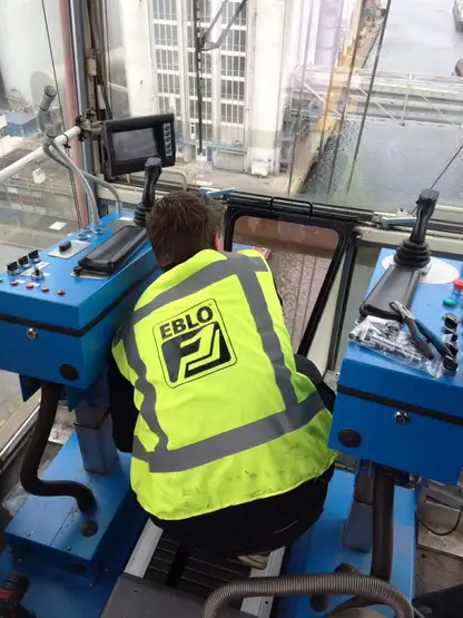 Crane seat installation