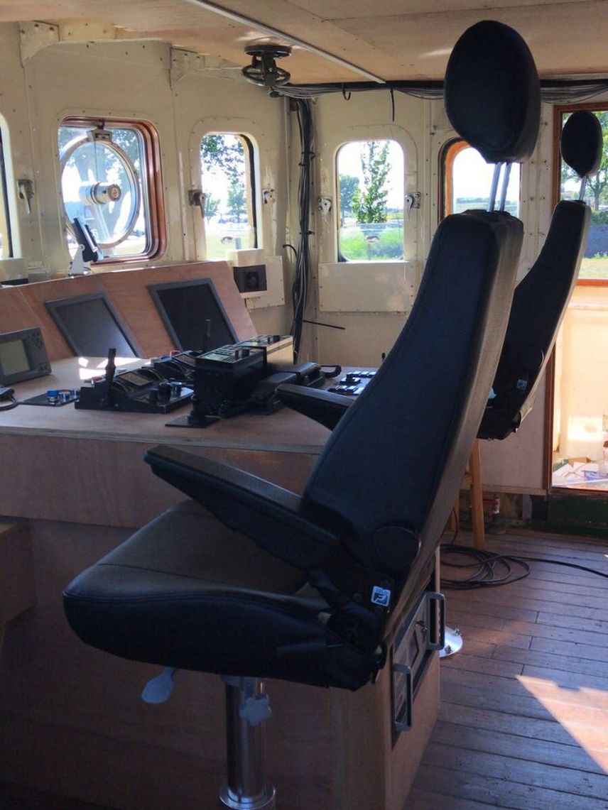 EBLO sponsort verbouwing stuurhuis met 2 UnitedSeats stoelen