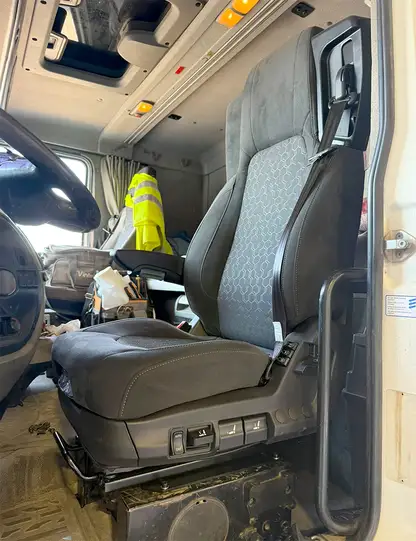 UnitedSeats dealer Afsir installs Voyager C70 in DAF truck