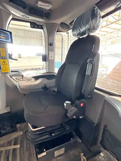 UnitedSeats dealer Asfir completes seat installation in Case wheeled loader