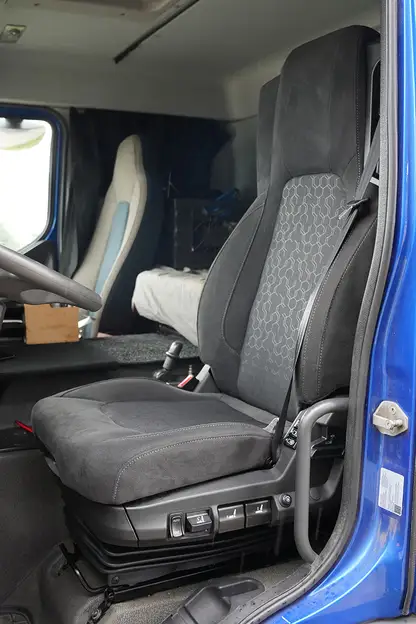 UnitedSeats Voyager fitted into Volvo FE truck bij EBLO team in the Netherlands