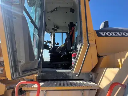 UnitedSeats LGV150/C8 Pro air seat fitted to Volvo wheel loader