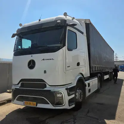 UnitedSeats dealer Asfir installs Voyager C65 truck seat into Mercedes Actros L