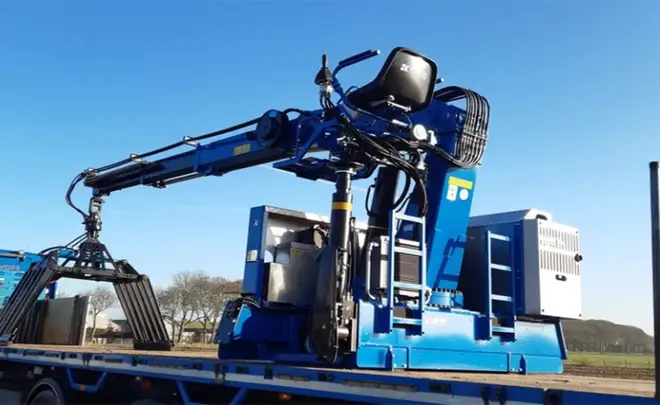 Kinetic crane with UnitedSeats seat