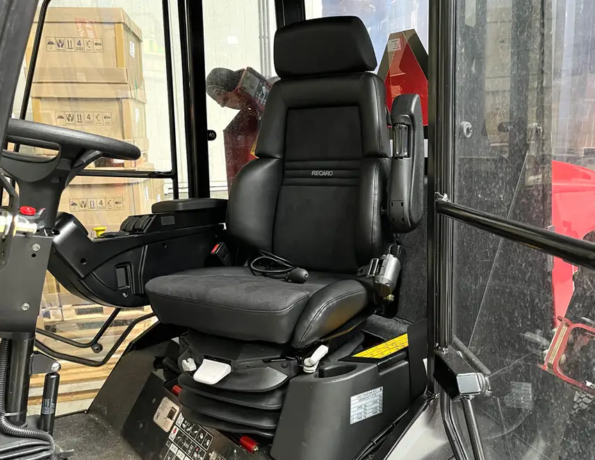 Siège Recaro intégré à la tondeuse autoportée Toro