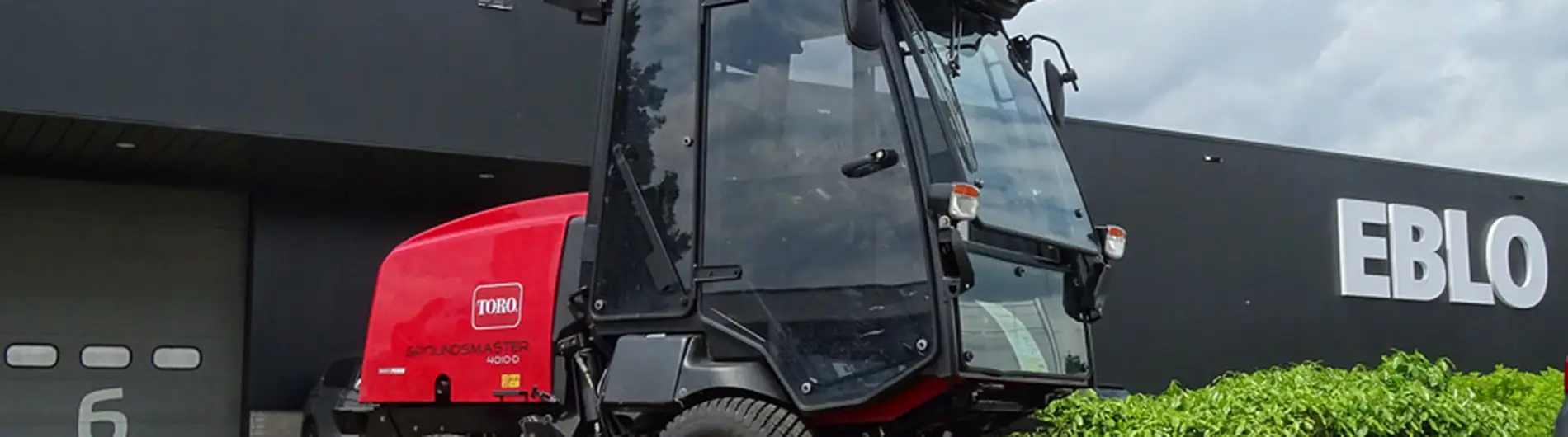 Siège Recaro intégré à la tondeuse autoportée Toro