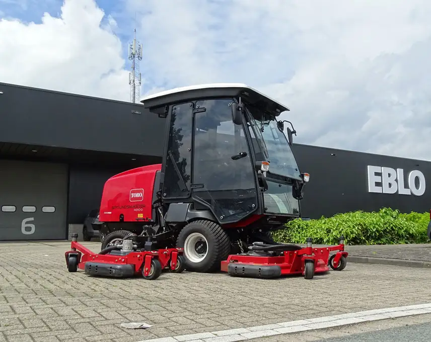 Siège Recaro intégré à la tondeuse autoportée Toro