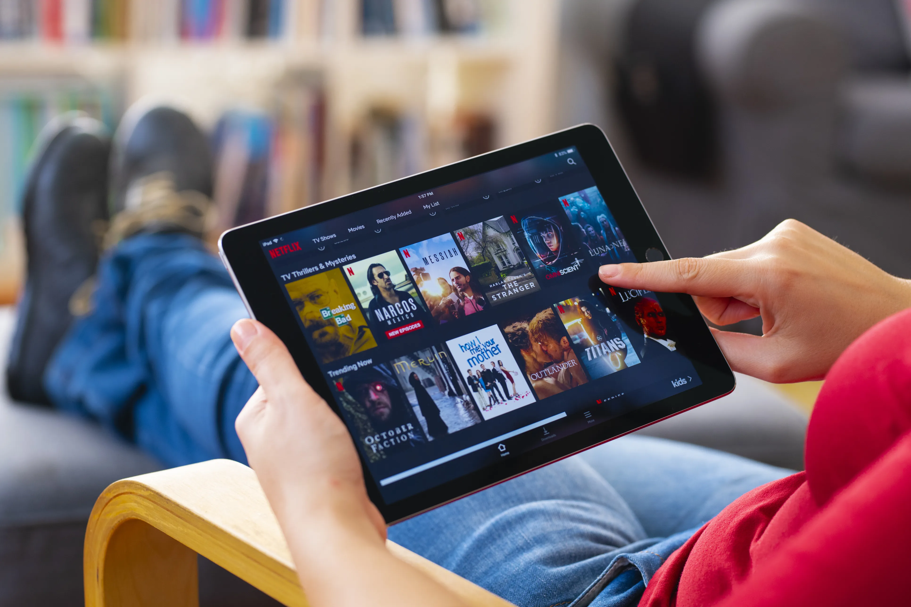 Young person streaming netflix on his tablet
