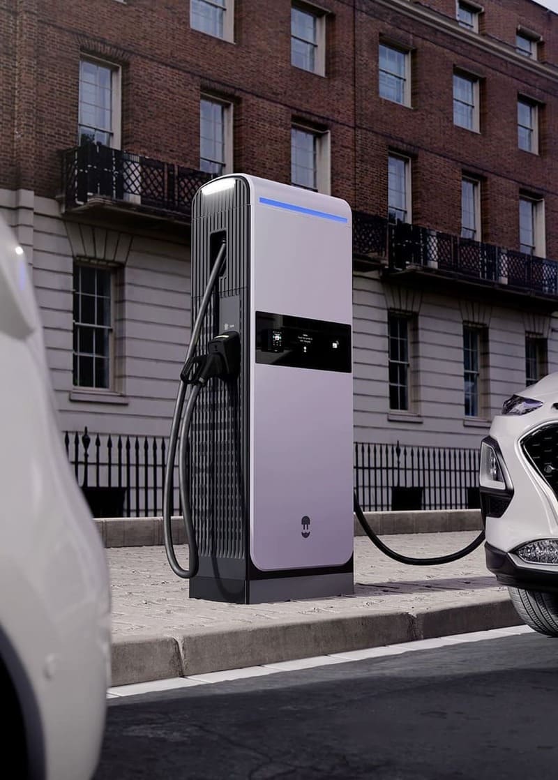 Wallbox Supernova snellader in Europese stad