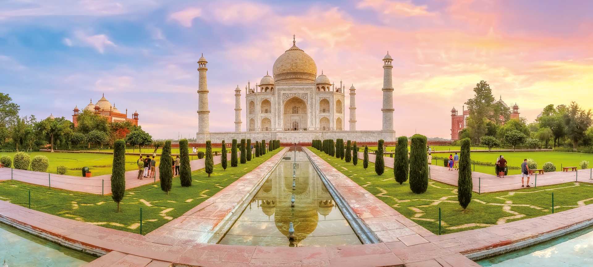 Panoramic view of Taj Mahal at sunrise, India