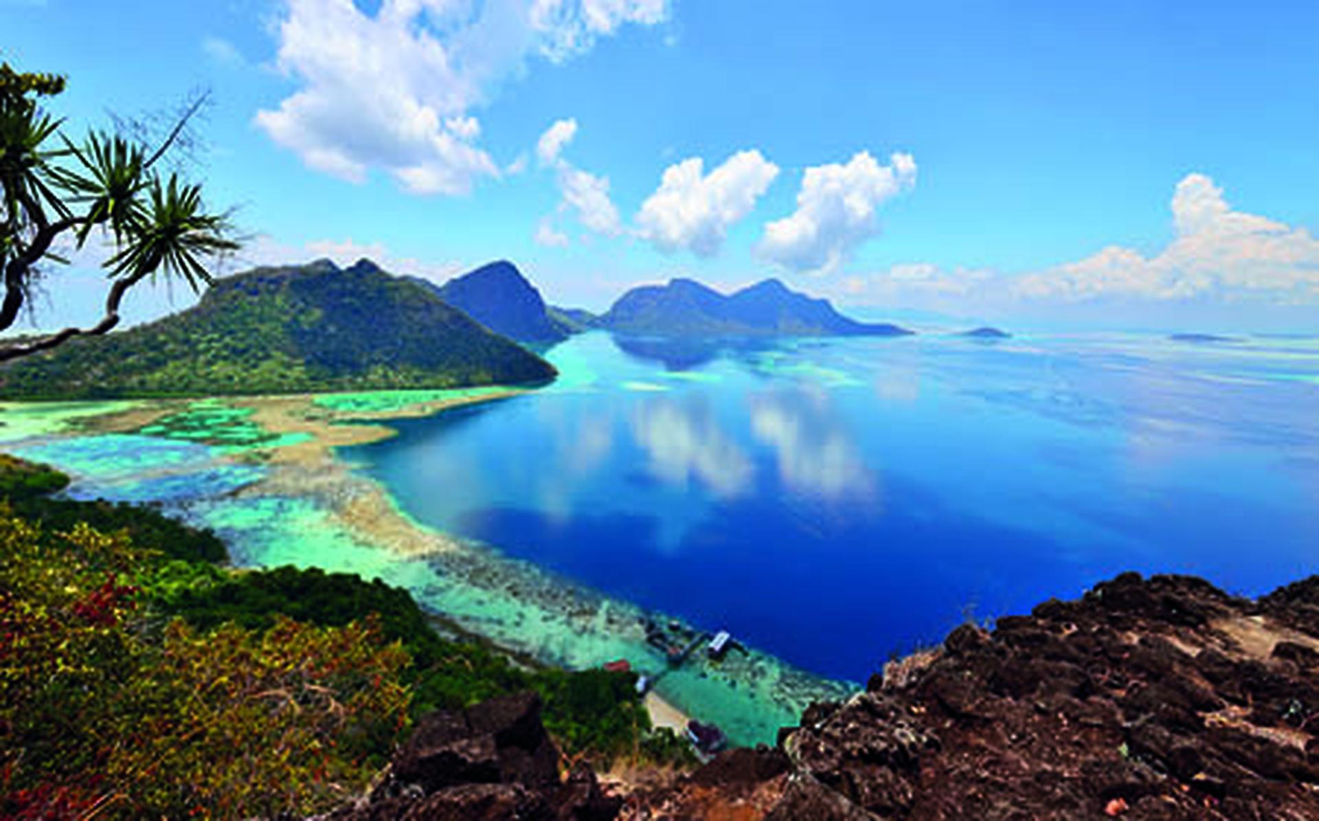 Beautiful coral reefs fringe Bohey Dulang Island, Sabah Borneo, Malaysia