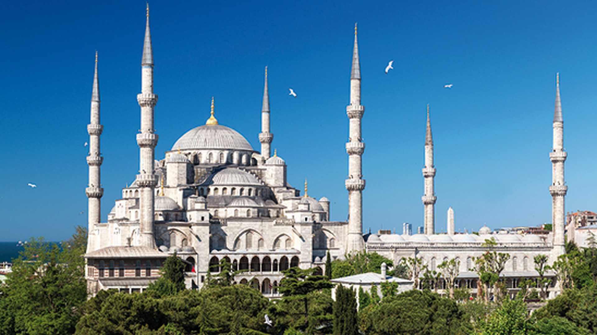 Blue Mosque or Sultanahmet Camii in Istanbul, Turkey