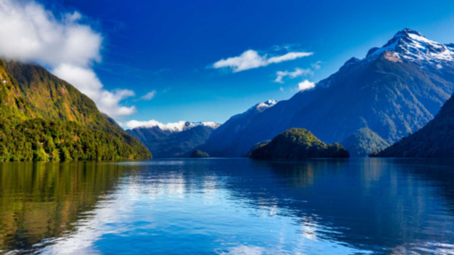 Clear morning at Doubtful Sound on a cruise ship in the New Zealand Fjiordland