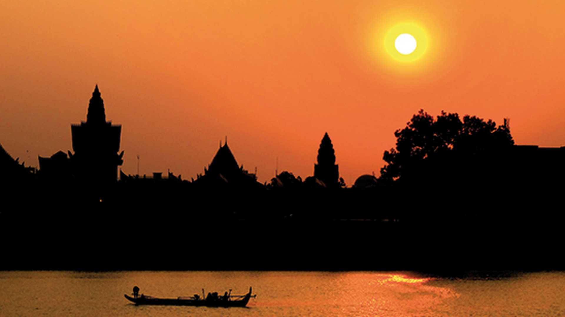Mekong sunset cruise, Phnom Penh, Cambodia 
