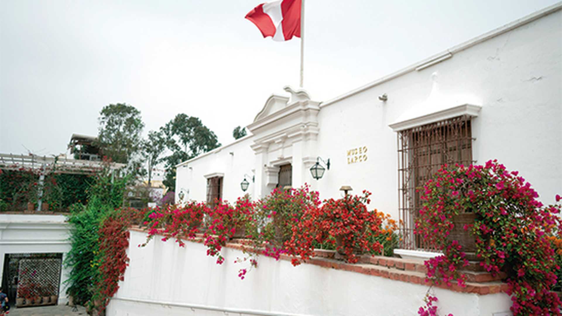 The facade of the Larco museum in Lima, Perú