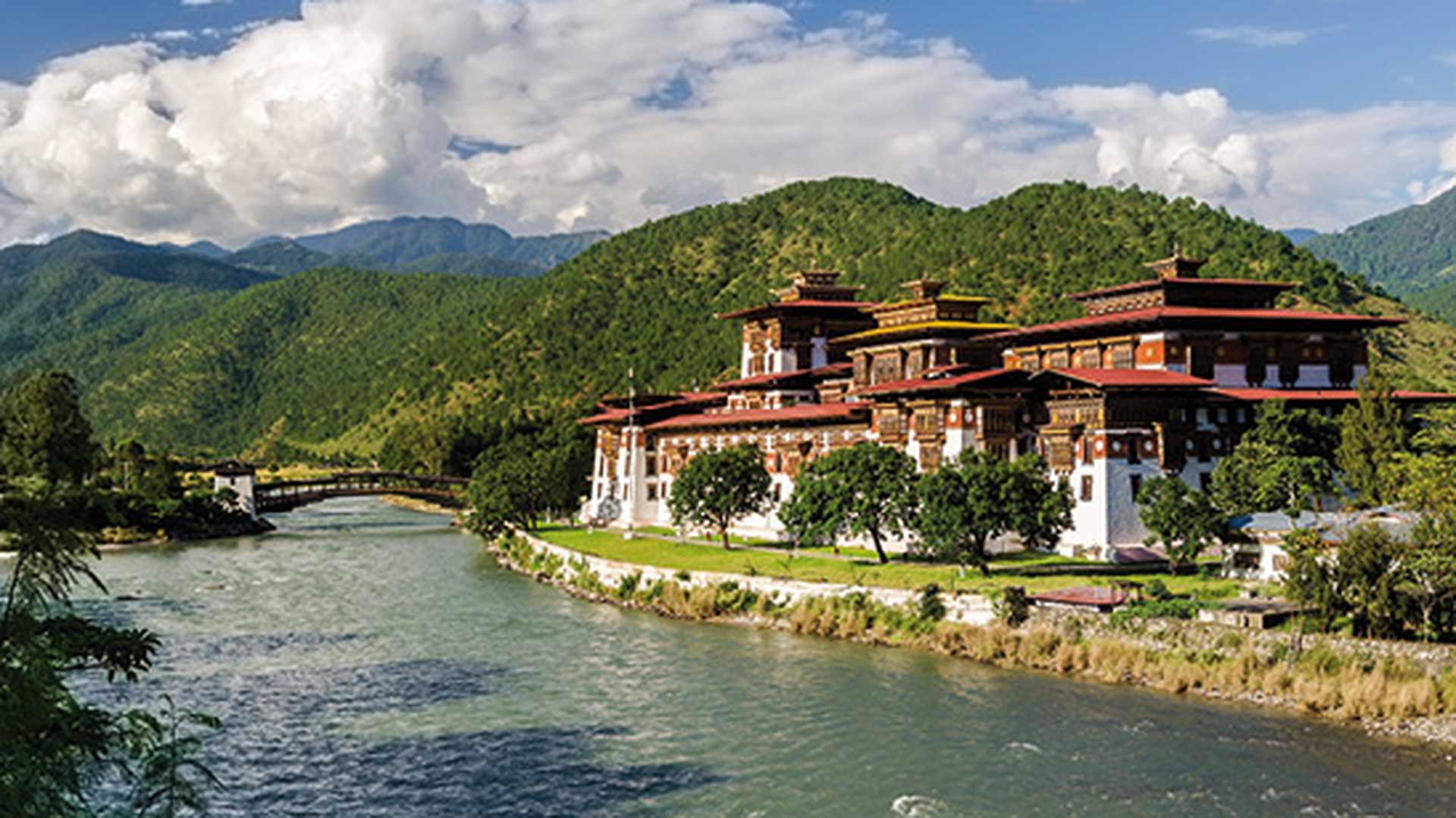 Punakha Dzong at the junction of Mo Chhu and Pho Chhu, Bhutan