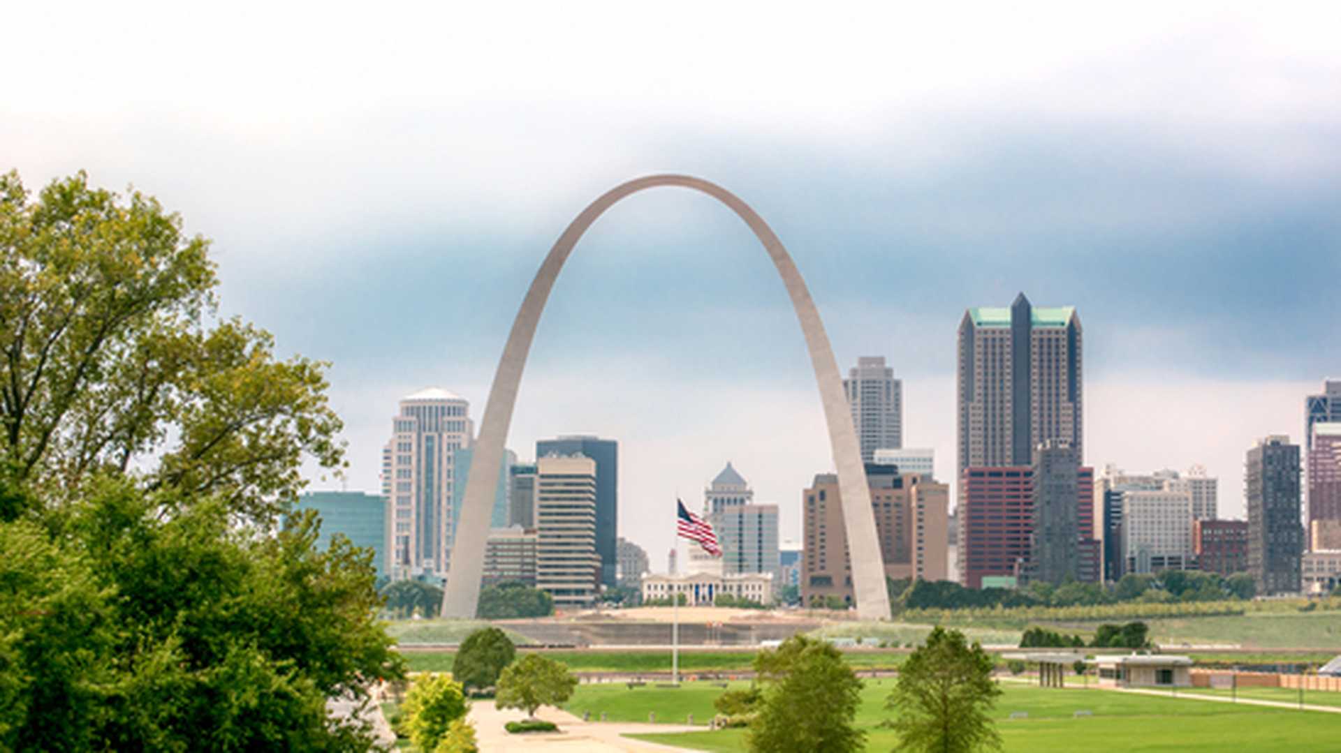 St. Louis skyline featuring the Gateway Arch, Missouri, USA 