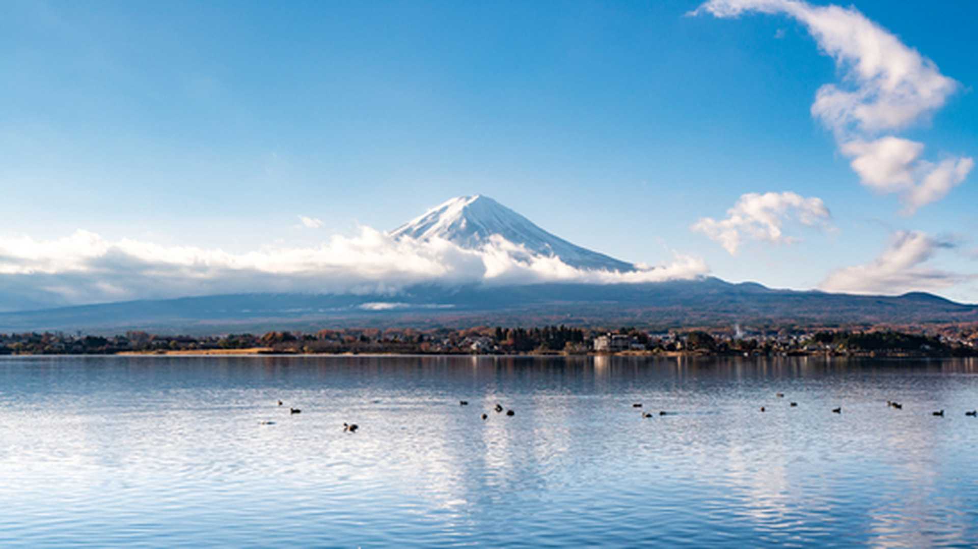 Close up Mount Fuji from Lake Kawaguchi