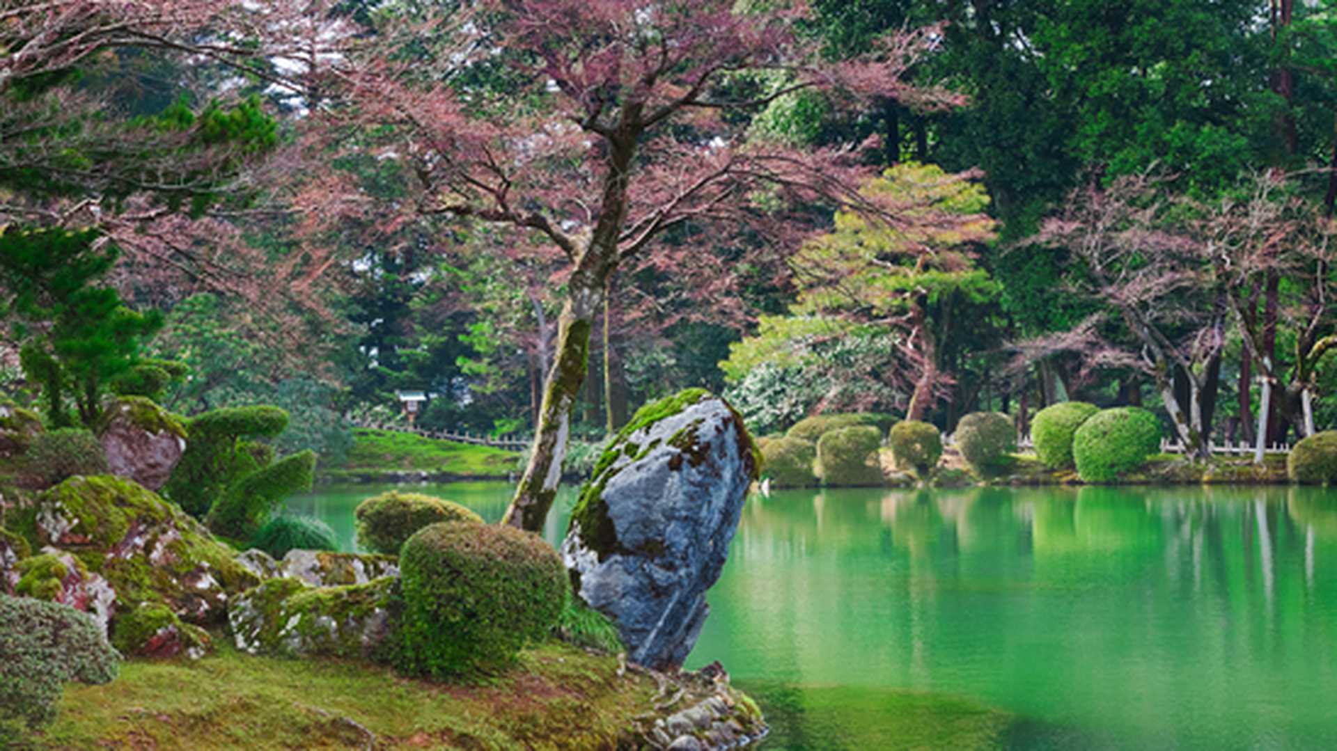 Kasumiga-ike Pond at Kenrokuen Garden in Kanazawa