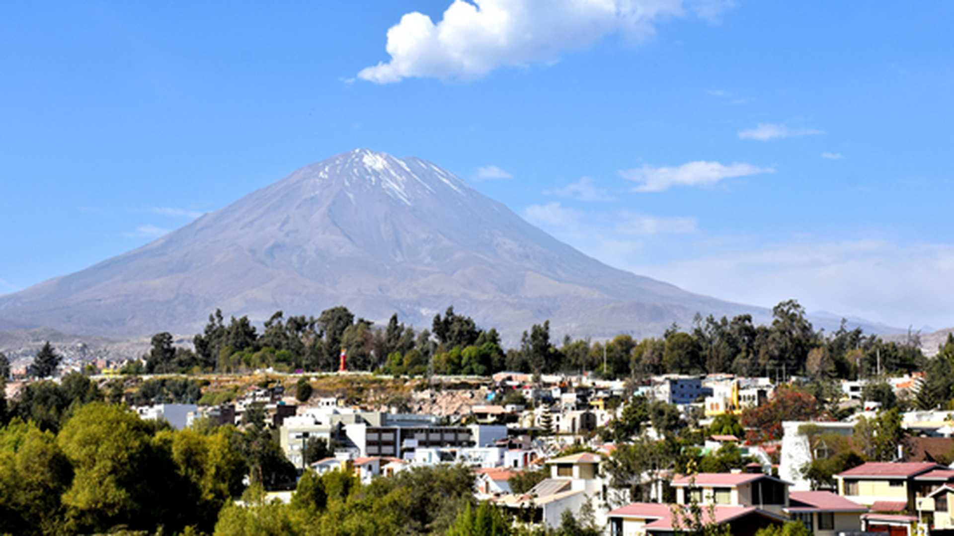 City of Arequipa with volcano Misti in background. Titan Peru Tour