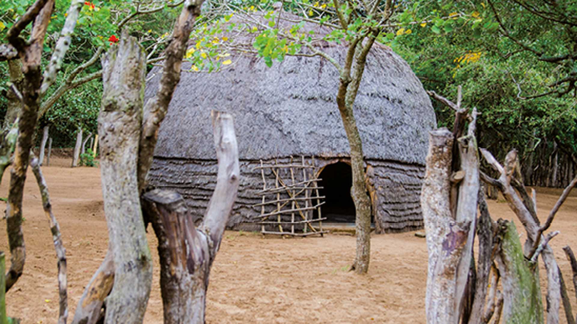 A Zulu hut in Dumazulu, traditional Zulu Village near to Hluhluwe, KwaZulu-Natal, Republic South Africa.