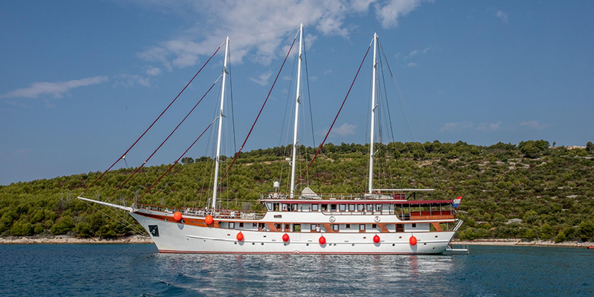 MV Amorena, small ship cruising in Croatia