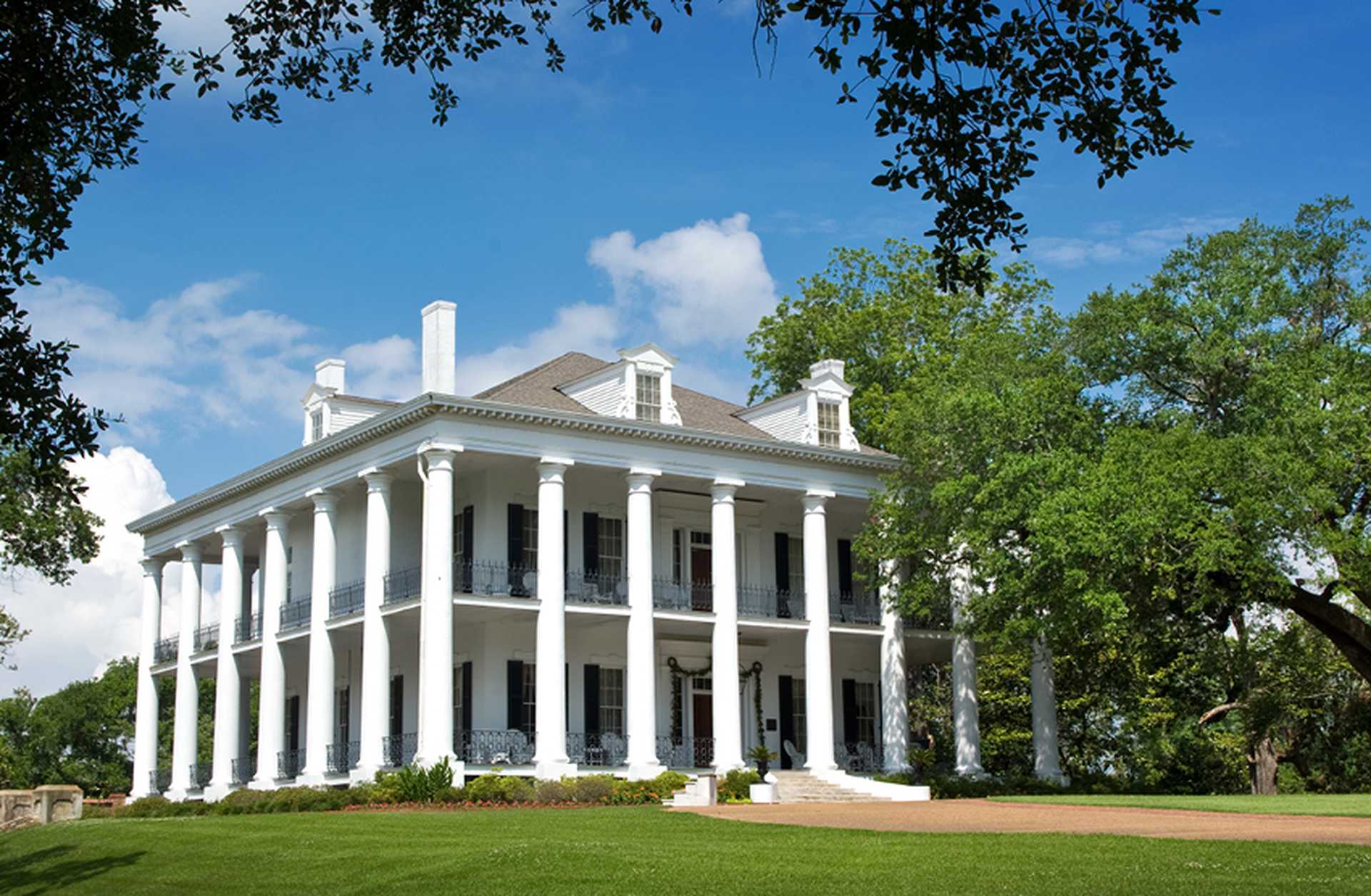 A typical plantation house in the Deep South, USA