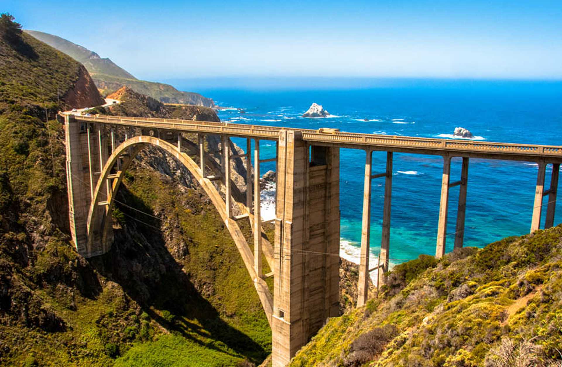 Bixby Bridge in Big Sur, California, with the Pacific Ocean behind