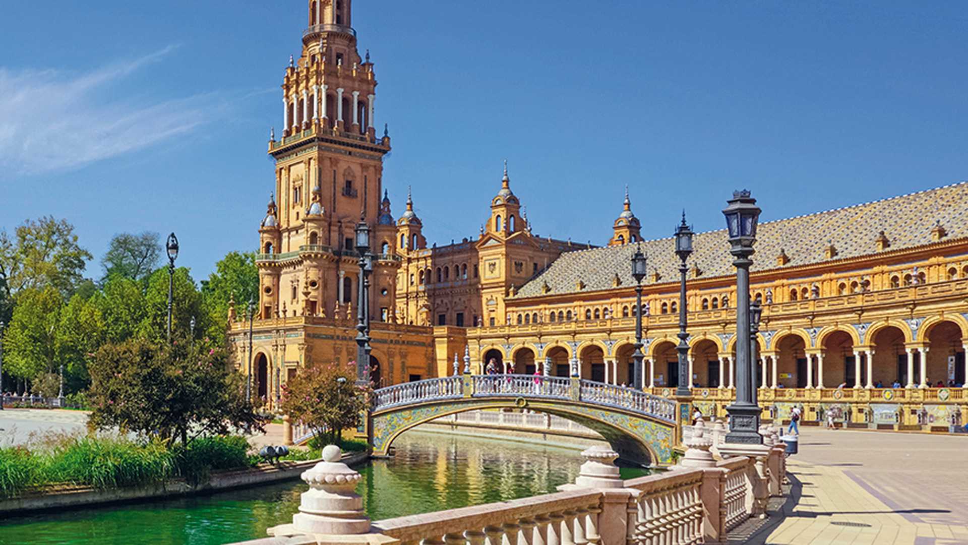 Wander the Plaza de Espana in Seville