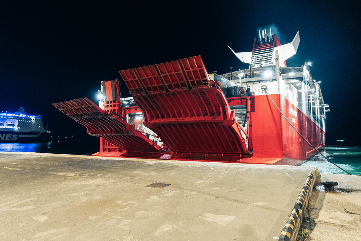 Die Fähre steht bereit - auf nach italien