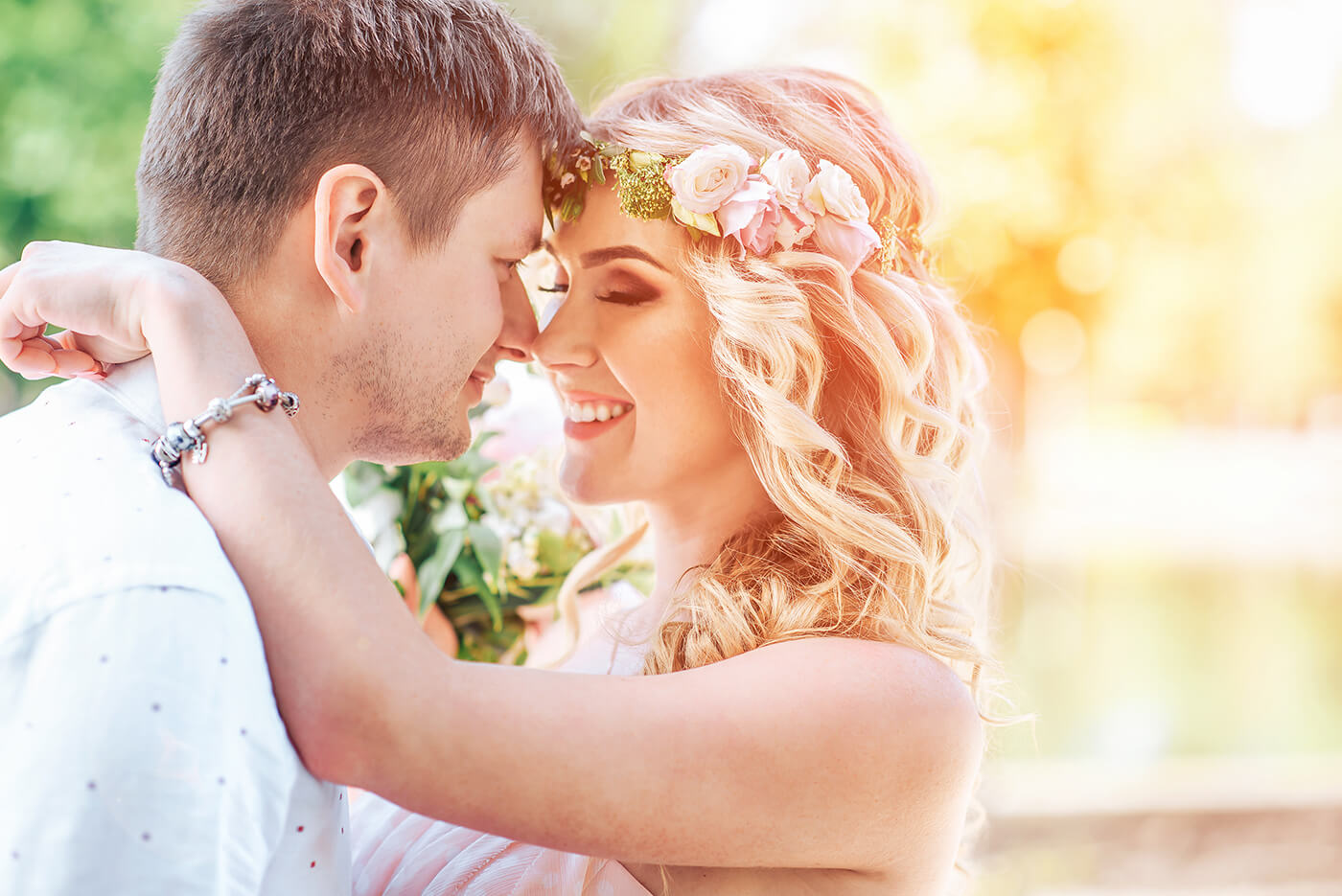 Emotionaler Moment zwischen Braut und Bräutigam, festgehalten von einem Hochzeitsfotografen