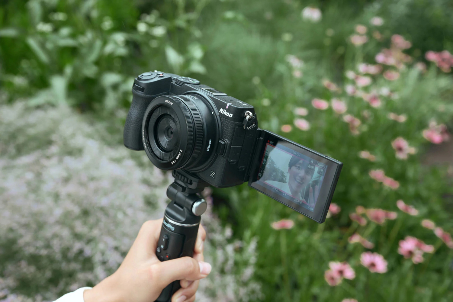 Nikon Z5 II C mit Flat-Top-Design