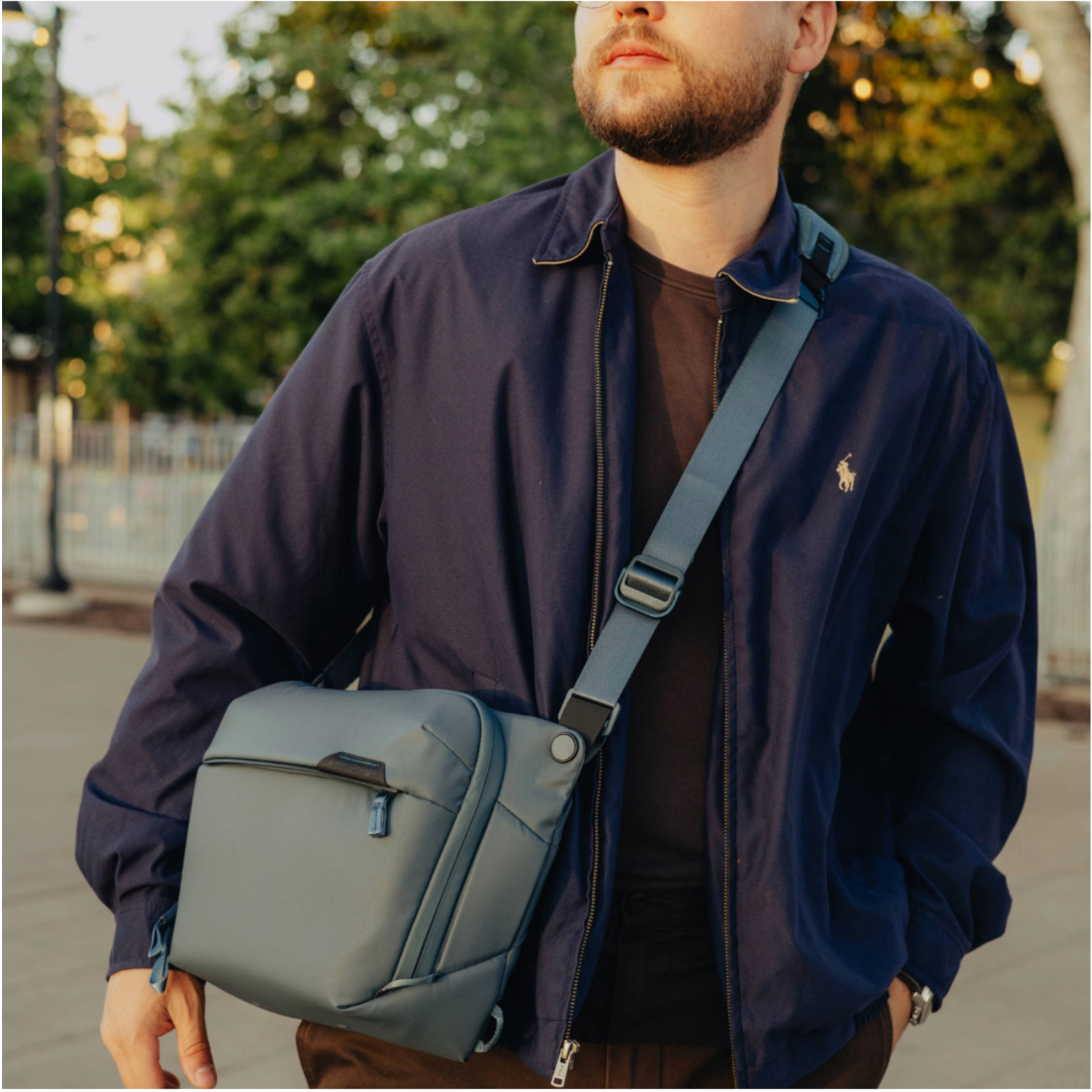 Die Everyday Sling Umhängetasche von Peak Design mit 6L Fassungsvermögen