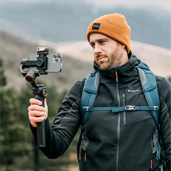 Der Hohem iSteady M6 Smartphone Gimbal mit AI-Vision-Sensor in Aktion