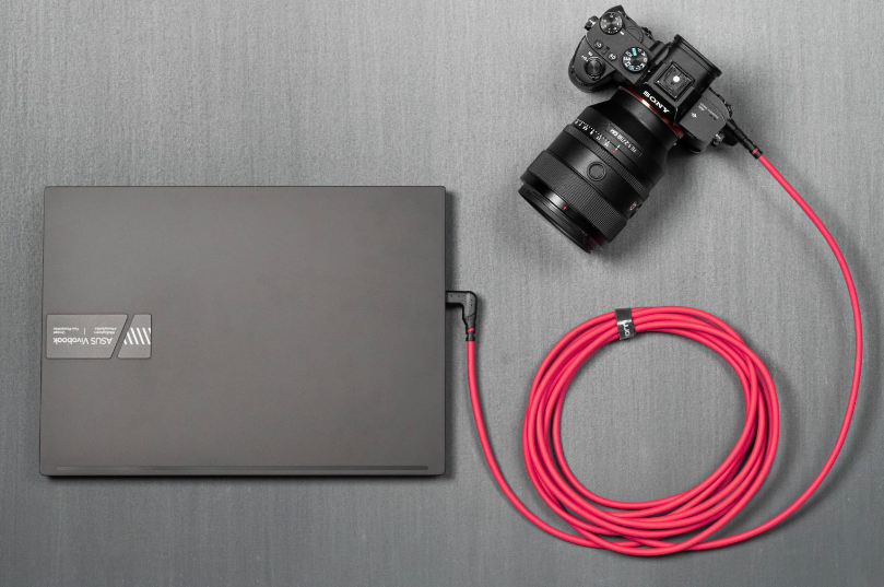 Mathorn USB-Kabel in auffälligem Magenta