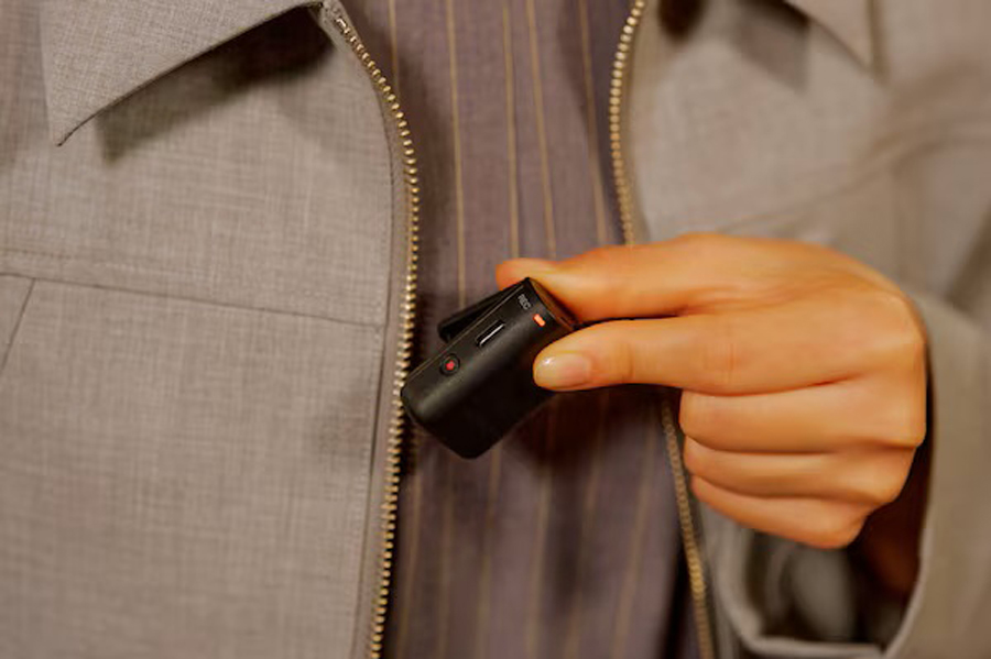 Unauffällige Befestigung und flexible Handhabung: das ECM-W5 von Sony