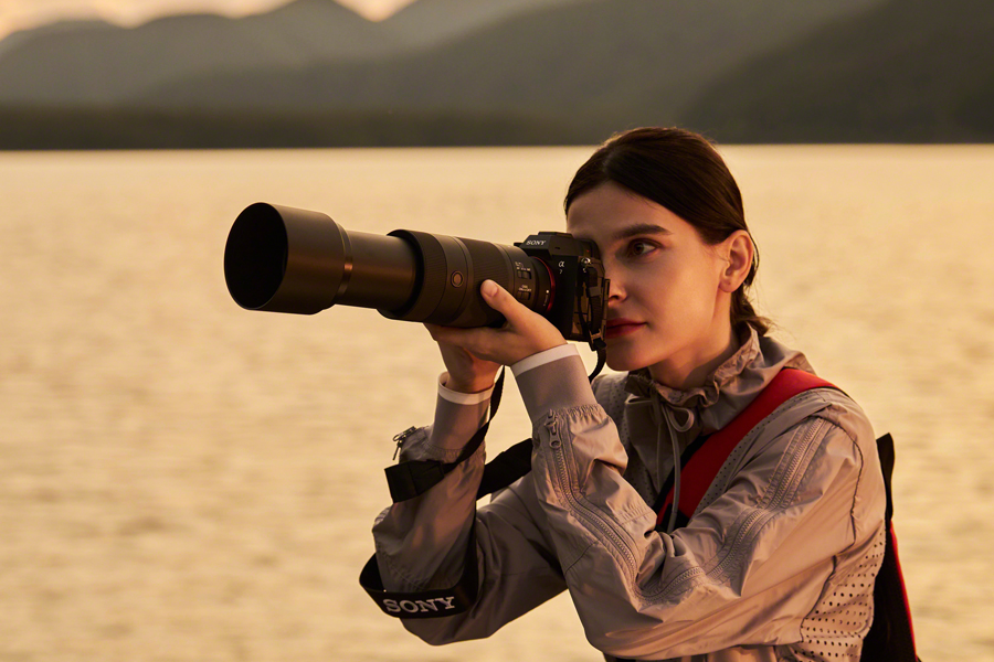 Das Sony FE 100-400mm F5.6-8 OSS kannst du immer dabei haben
