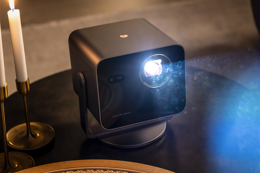 Kompakter All-in-One Projektor: der Leica Cine Compact 1