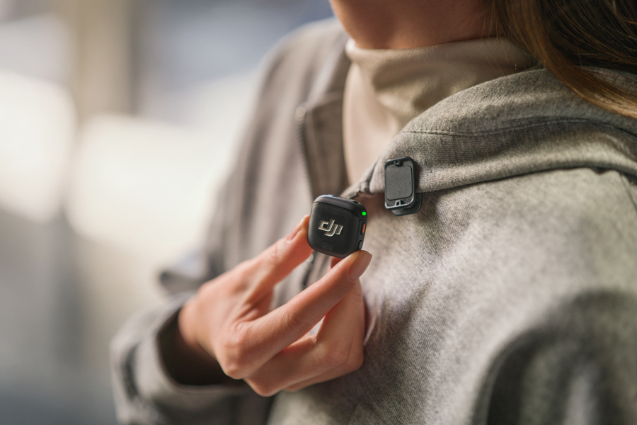 Magnetische Befestigung des DJI Mic 3 Senders.