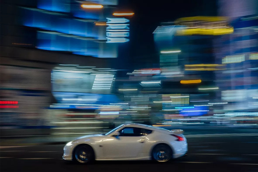 Auto in Fahrt, fotografiert mit der Canon PowerShot G7 X Mark III Limited Edition graphit