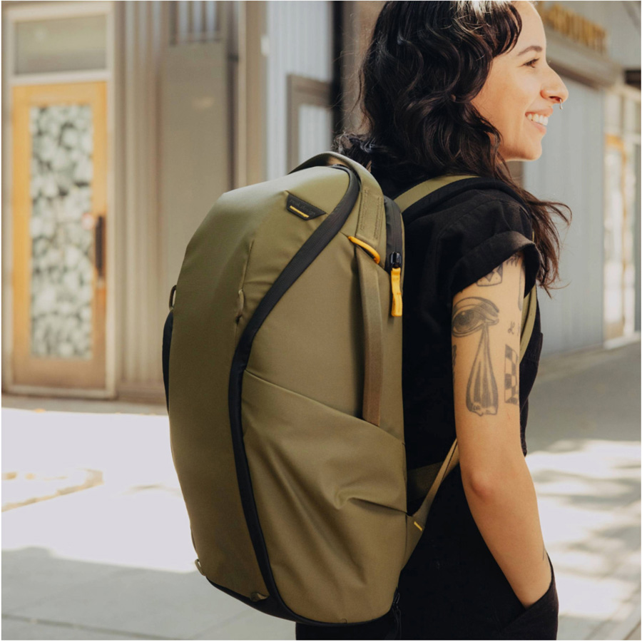 Der Everyday Backpack Zip von Peak Design hat ein Volumen von 20L