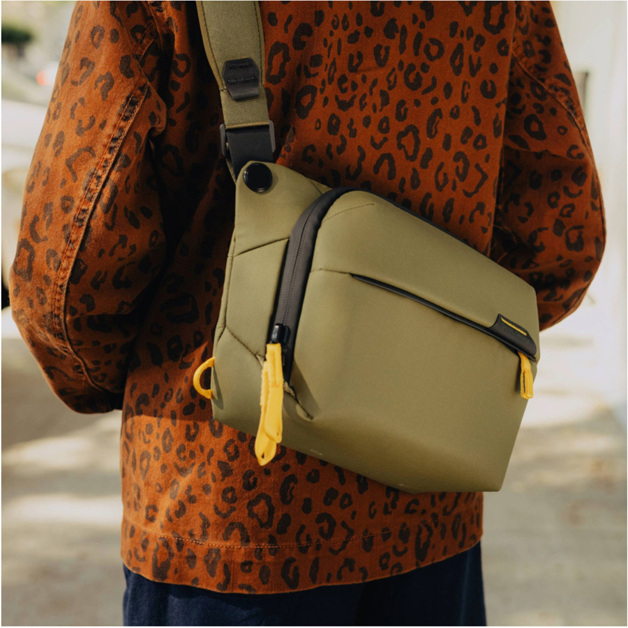 Die Everyday Sling Umhängetasche von Peak Design mit 3L Fassungsvermögen