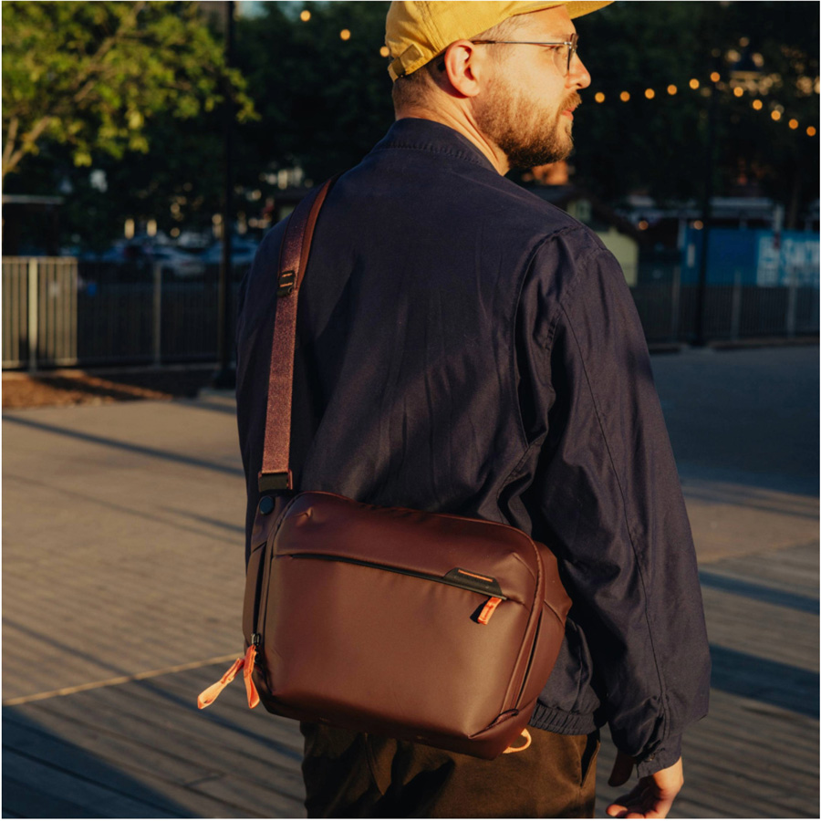 Die Everyday Sling Umhängetasche von Peak Design mit 6L Fassungsvermögen