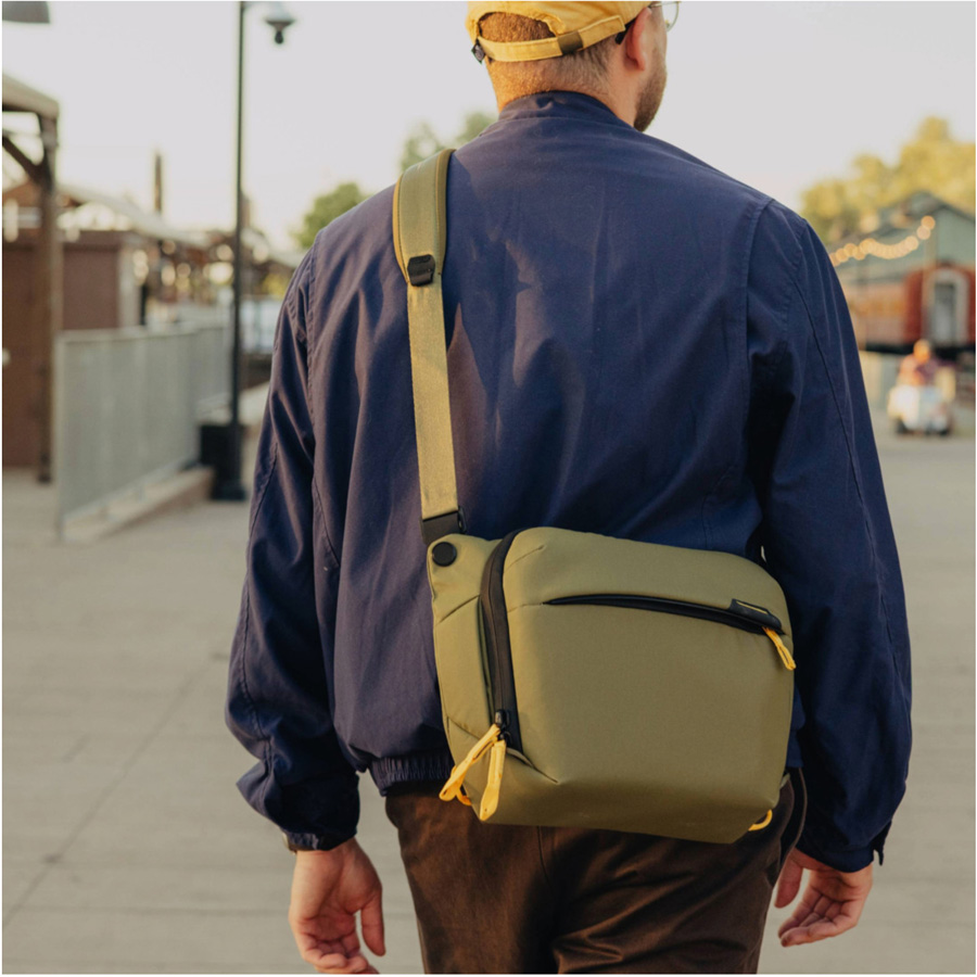 Die Everyday Sling Umhängetasche von Peak Design mit 6L Fassungsvermögen