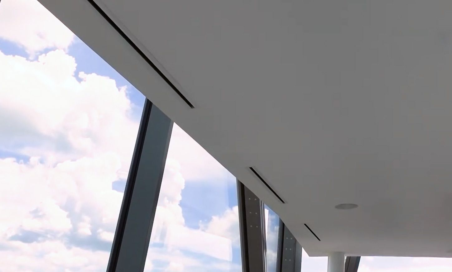 Line diffusrs in the ceiling