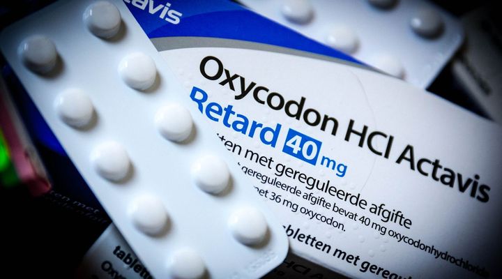 Oxycodon is een sterke pijnstiller die hoort bij de groep opioïden.
