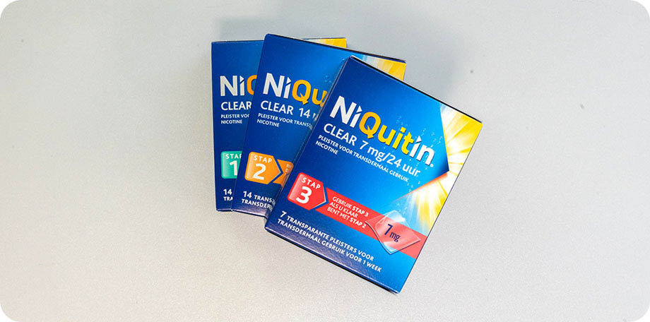 NiQuitin, Nicotinelle en Nicorette zijn bekende merken die pleisters verkopen om te stoppen met roken.