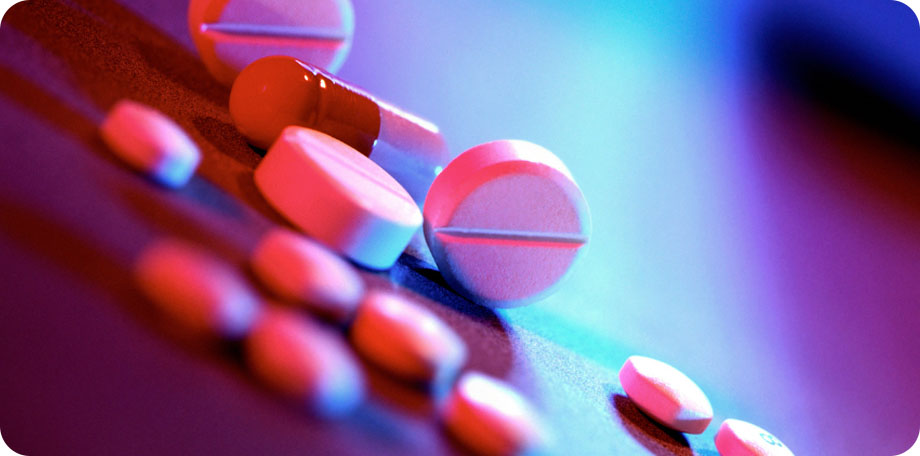 De combinatie van tabak en drugs met medicijnen kan een onverwacht en potentieel gevaarlijk effect hebben.