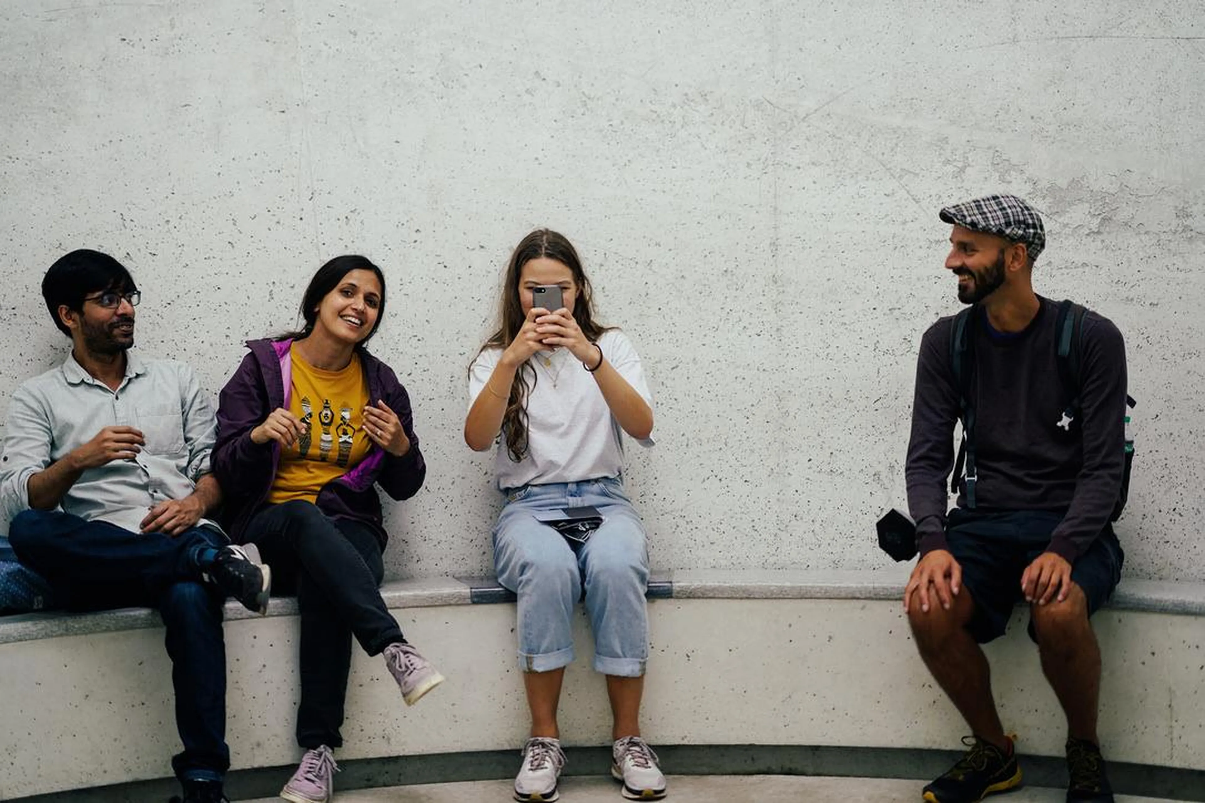 Group of Social Income volunteers